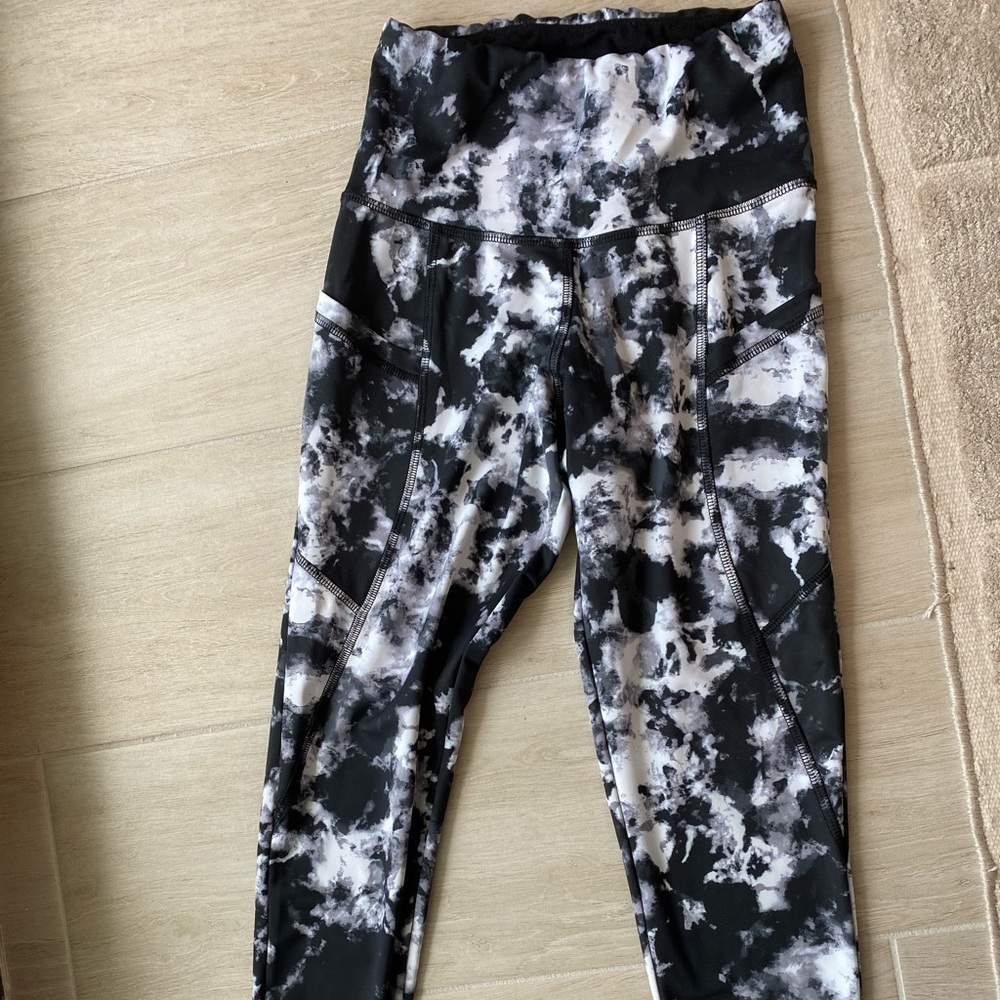 Black and White Tie Dye Leggings